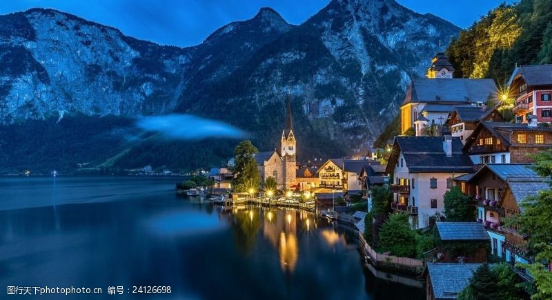 瑞士风光阿尔卑斯山湖晚上的灯光风景