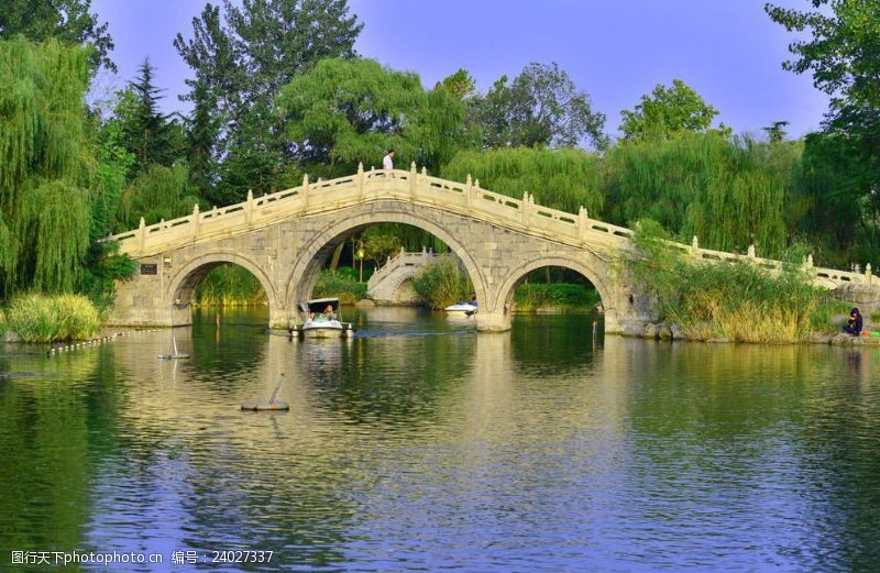 民乐石拱桥石桥公园湖水