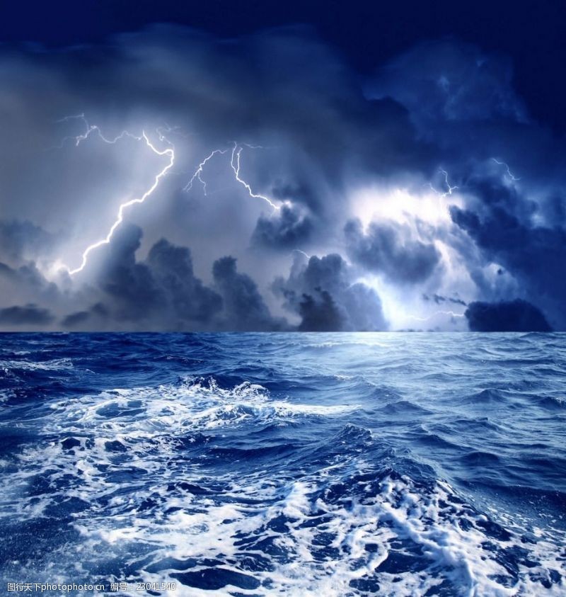 自然闪电电闪雷鸣海面波浪风暴