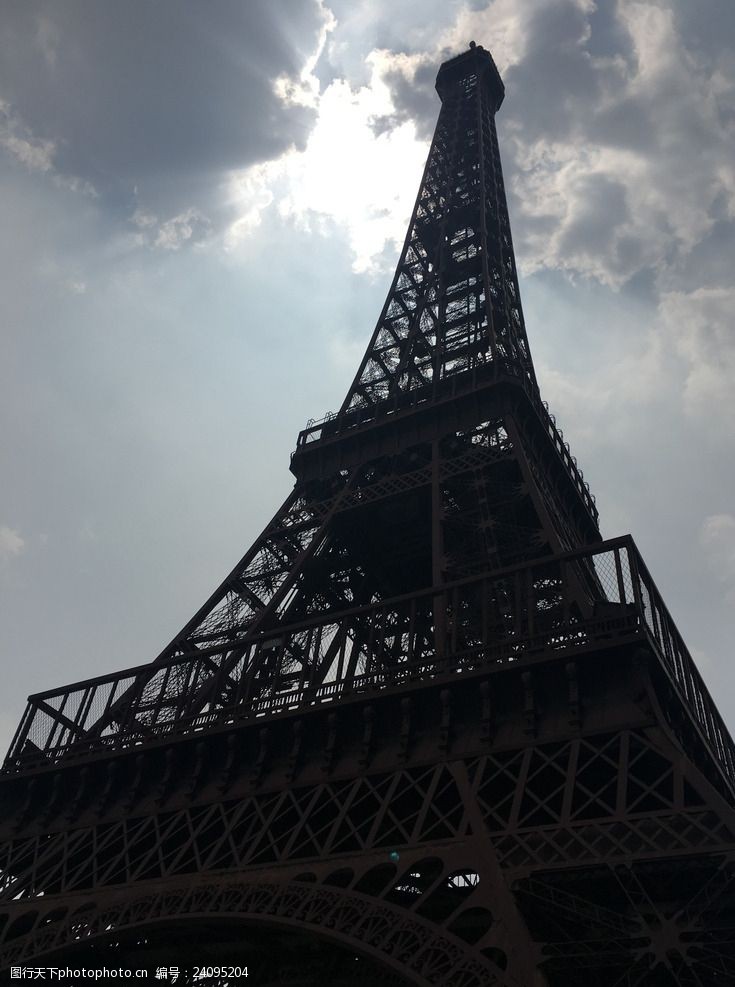 法国著名建筑仿埃菲尔铁塔