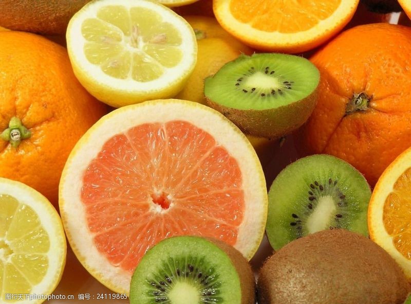 桃汁特写镜头前的新鲜水果