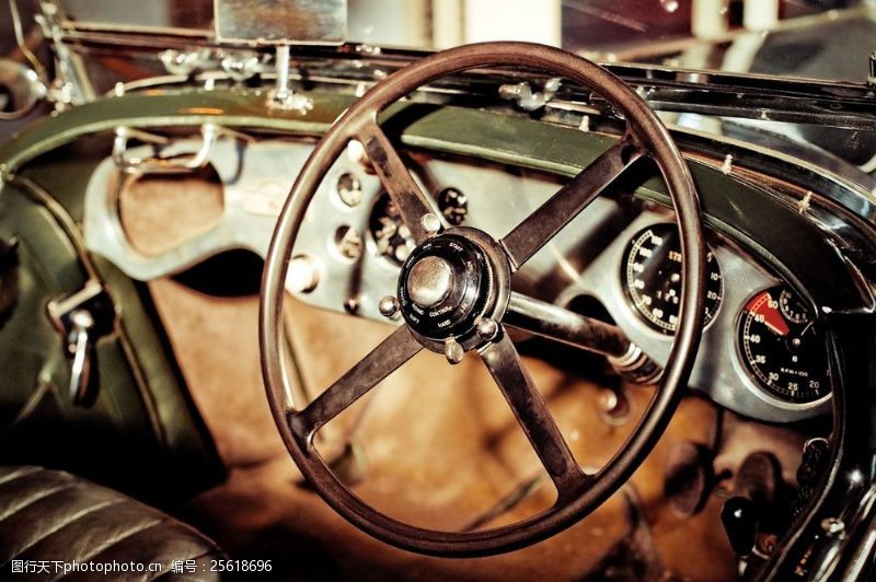 复古车型驾驶室内图片