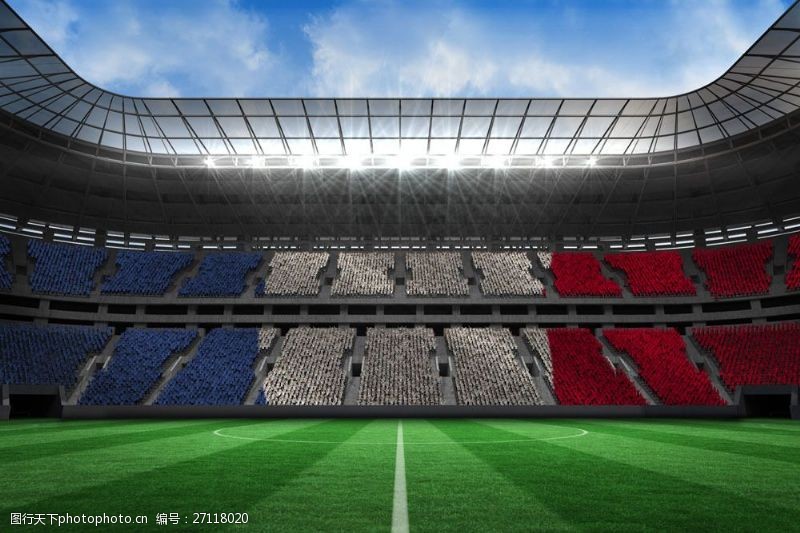 世界杯蓝天下的足球场图片