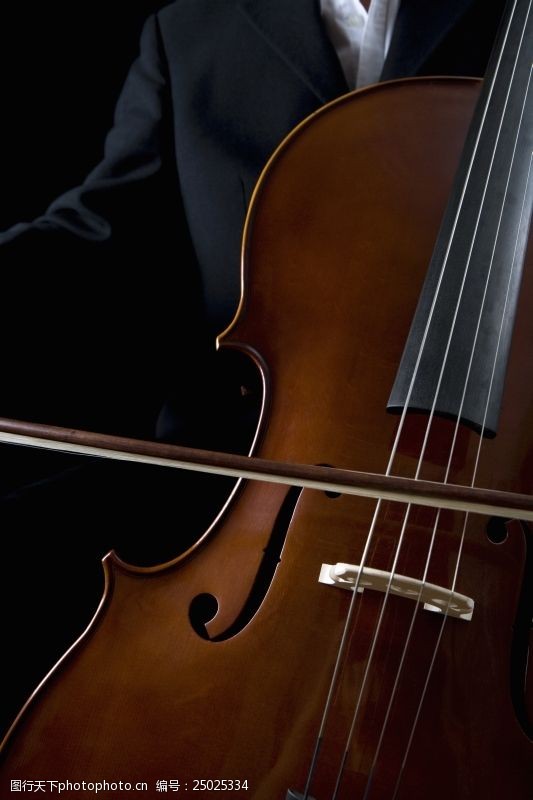 乐器演奏表演大提琴男人图片