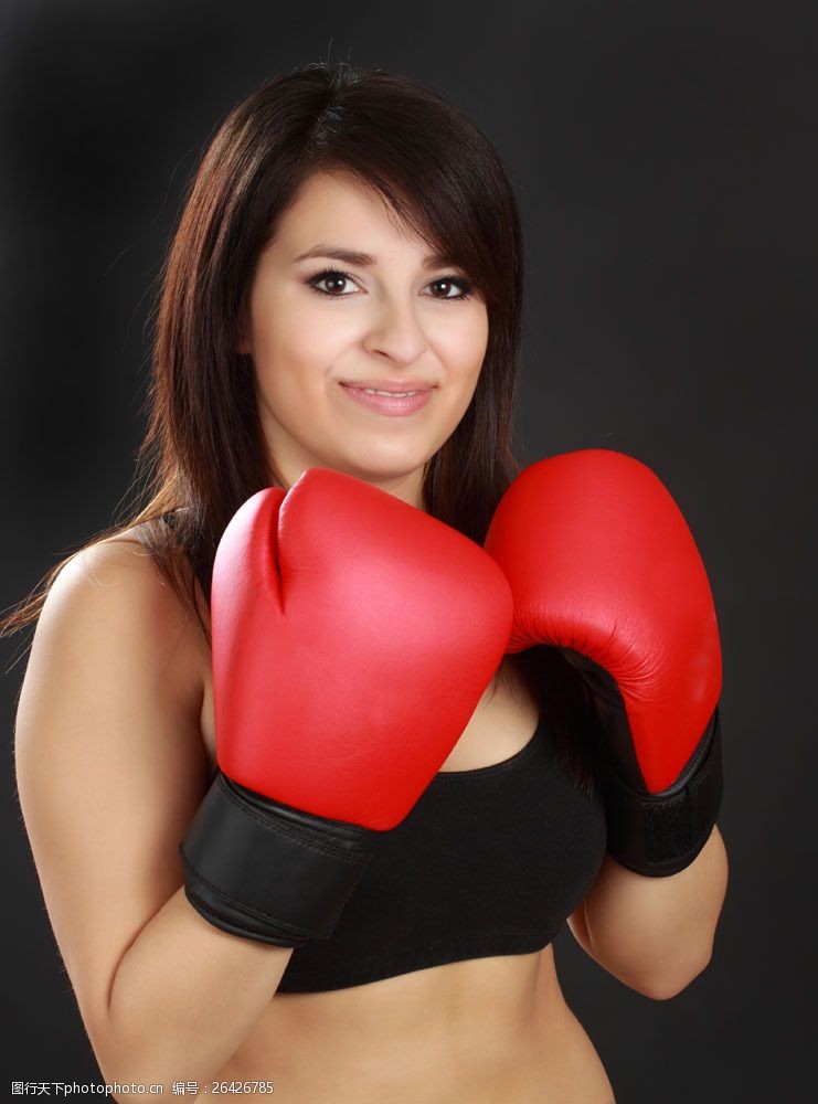 拳击美女红色拳击手套的美女图片
