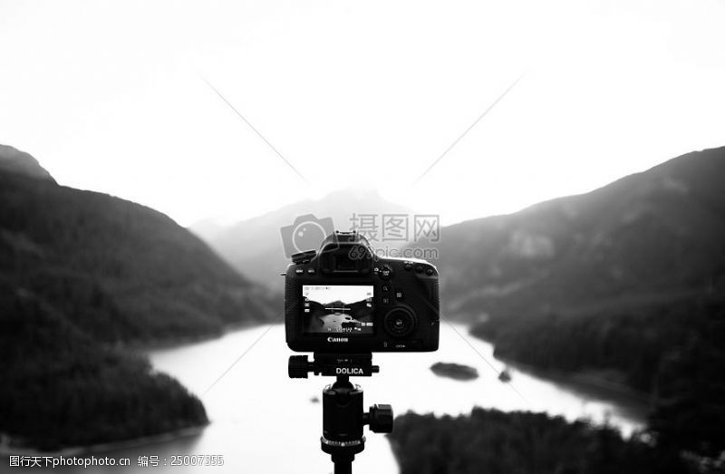佳能数码相机黑与白景观山摄像头拍摄照片摄影湖佳能数码单反相机风景三脚架