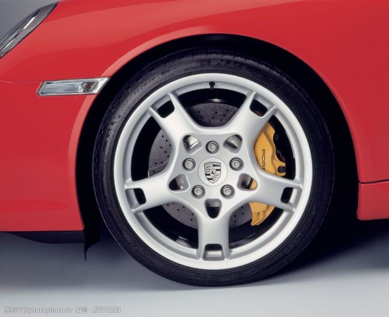轮胎生产红色轿车轮胎图片