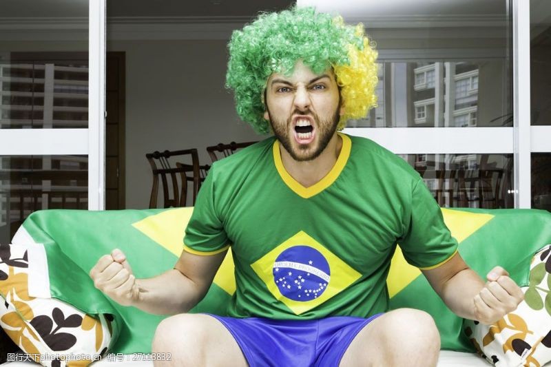 世界杯呐喊的巴西球迷图片