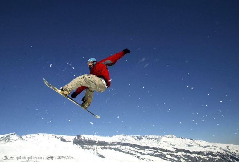 快充雪地腾飞男人滑雪PSD素材图片