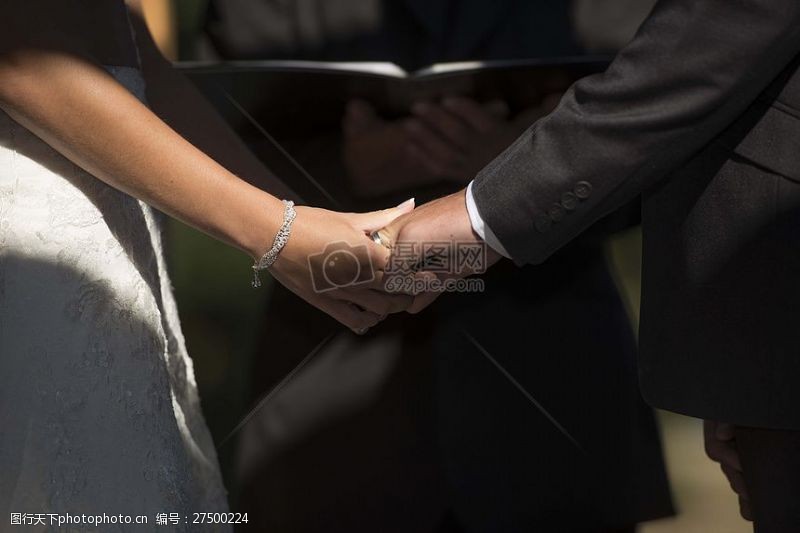 男神的婚礼结婚的男女手牵手