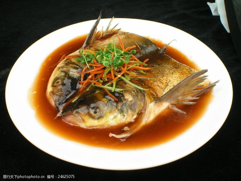 中华饮食老西炖鱼头图片