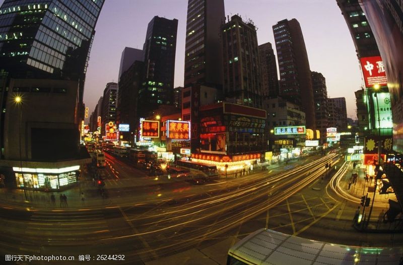 辉煌繁花的香港街道夜景图片