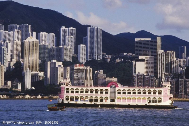 繁华大城香港海面上的轮船图片