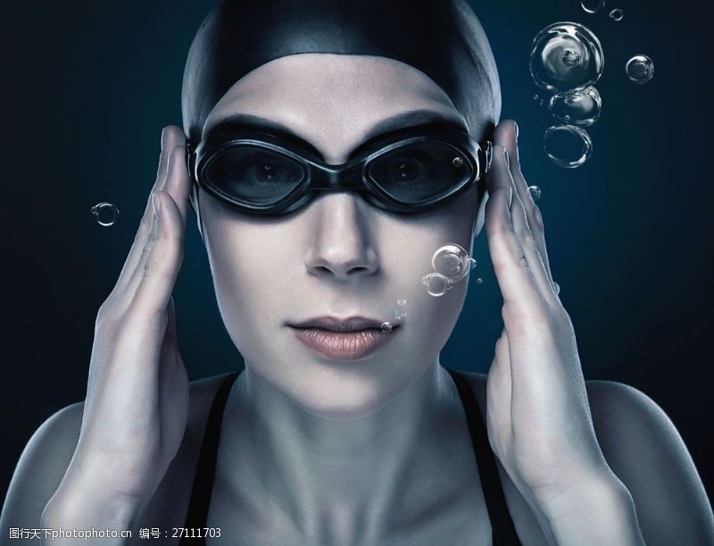 潜水运动潜水游泳运动员图片