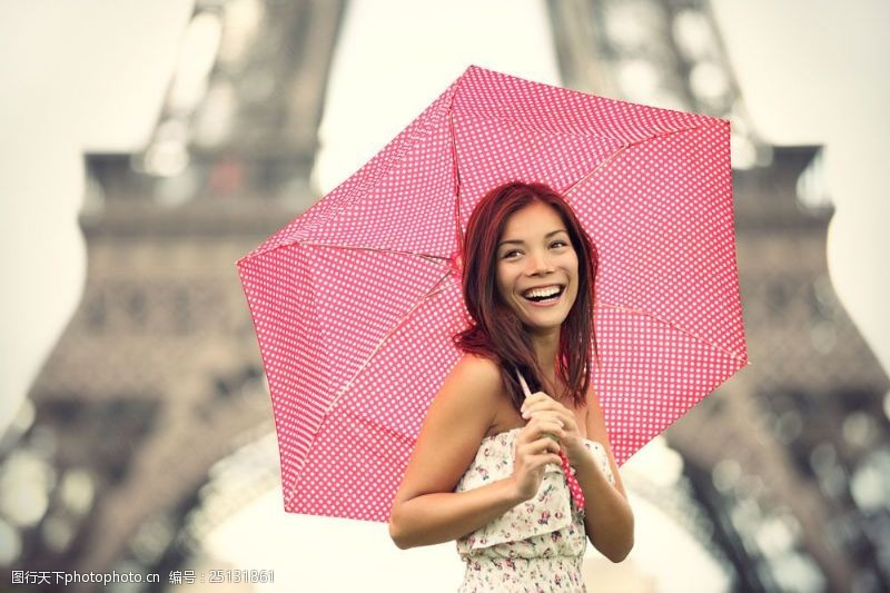 雨伞埃菲尔铁塔与时尚美女图片
