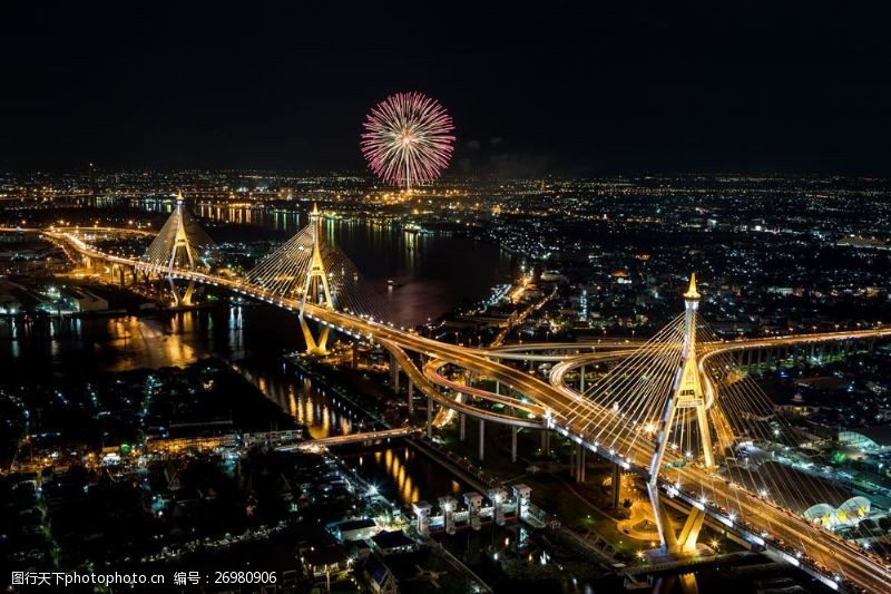 华都家居绽放的烟花天桥城市夜景图片