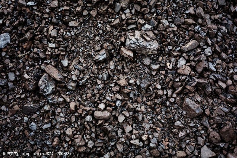 煤炭地上的煤碳图片