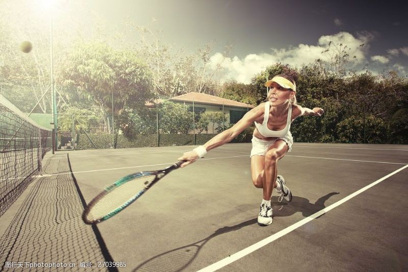 健身锻炼打网球的美女运动员图片