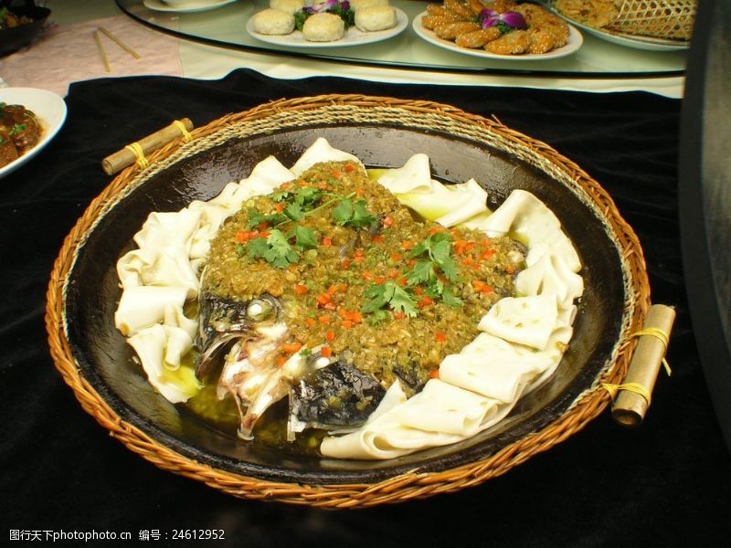 中华饮食山寨鱼头王图片