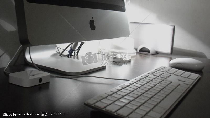 红苹果上班族的办公桌面