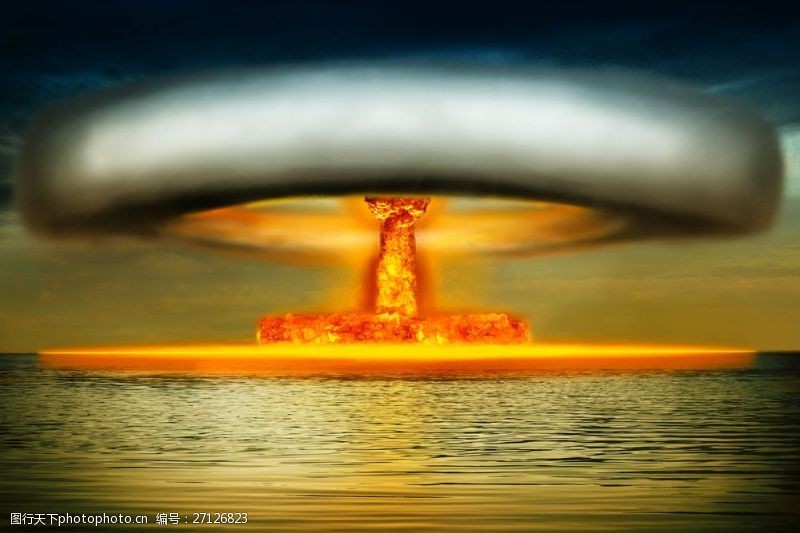 核爆炸海面上的原子弹蘑菇云图片