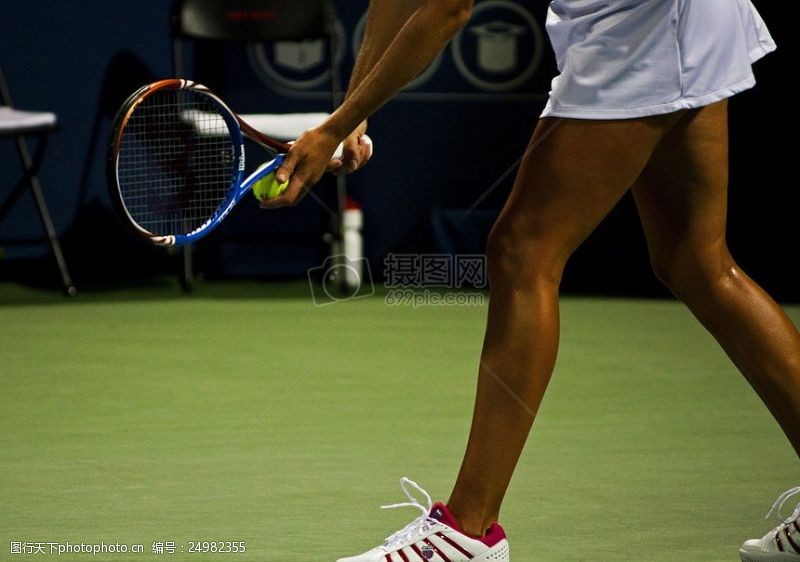 体育赛事人妇女体育球比赛网球竞争运动员法院服务赛事业余爱好休闲