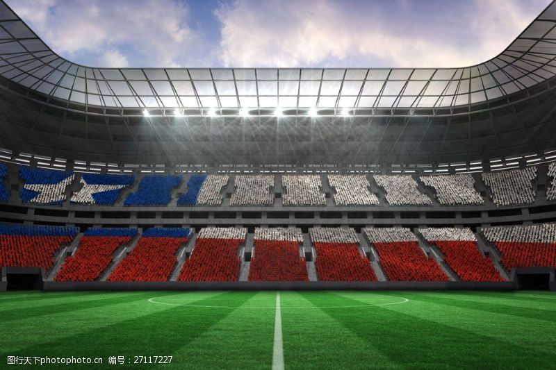 世界杯蓝天下的足球场图片