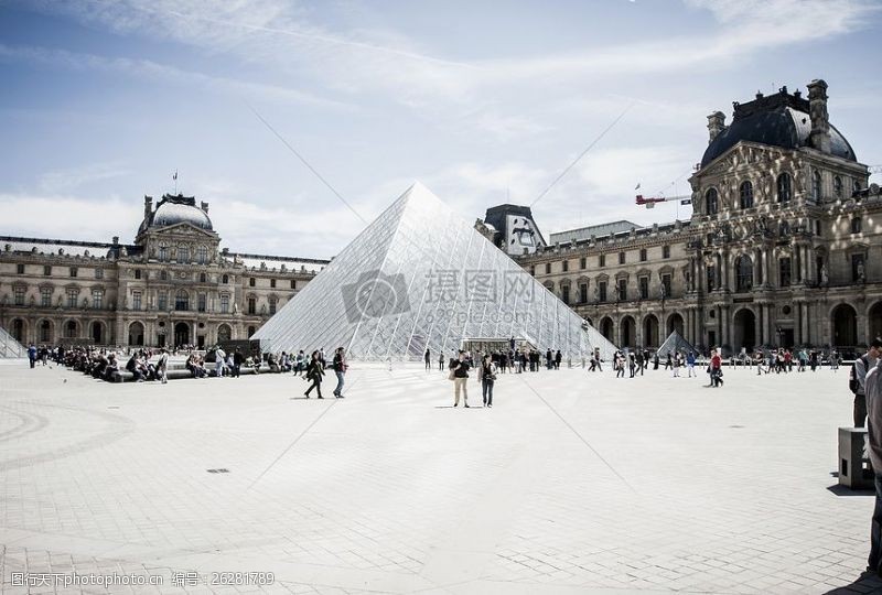 outdoors卢浮宫博物馆