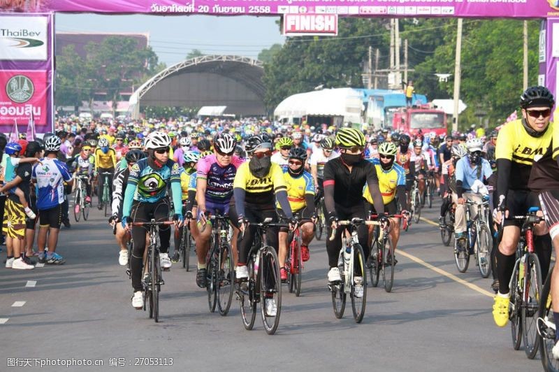体育赛事自行车比赛的人群图片