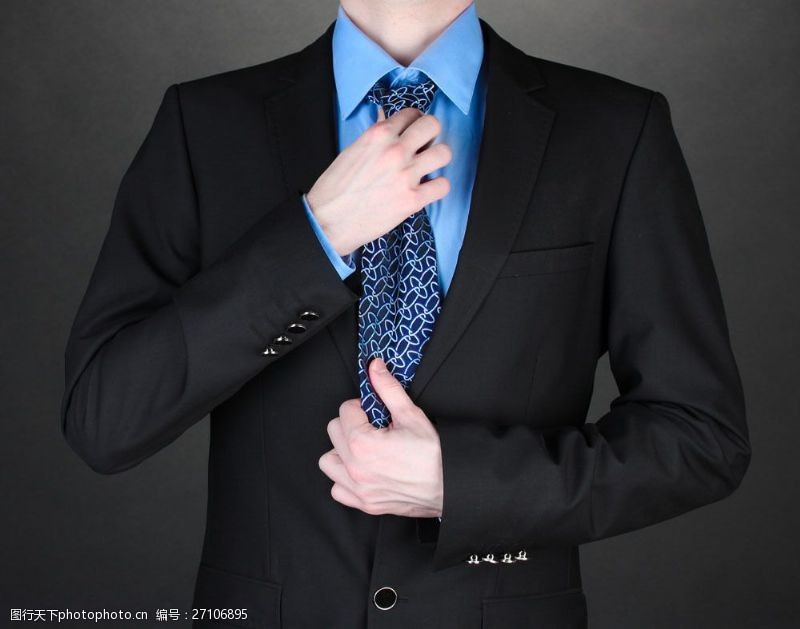 白领系领带的职业男性图片