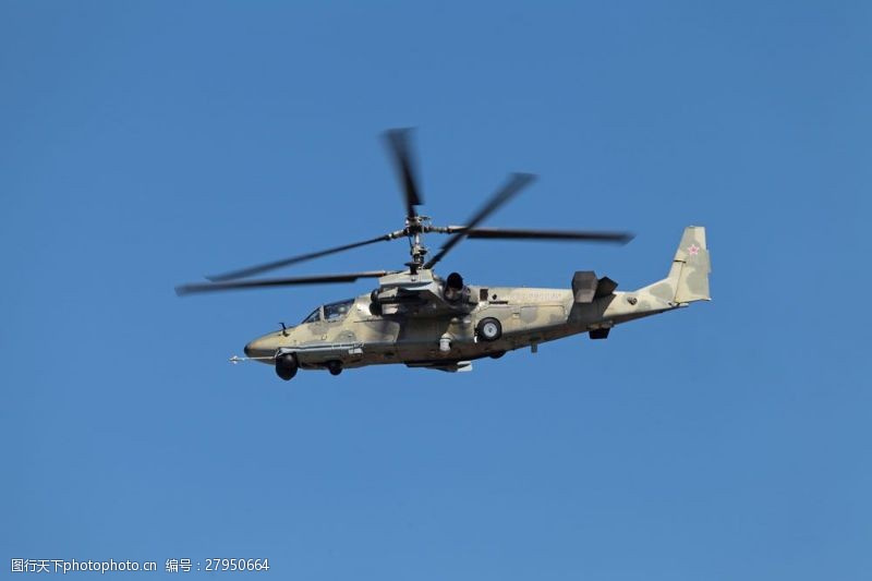 上汽通用蓝天上的军用直升机图片
