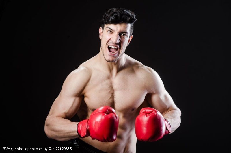 肌肉展示展示肌肉的拳击运动员图片