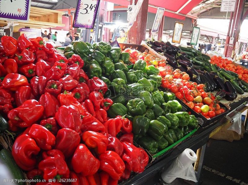 红红的辣椒缤纷的蔬菜市场