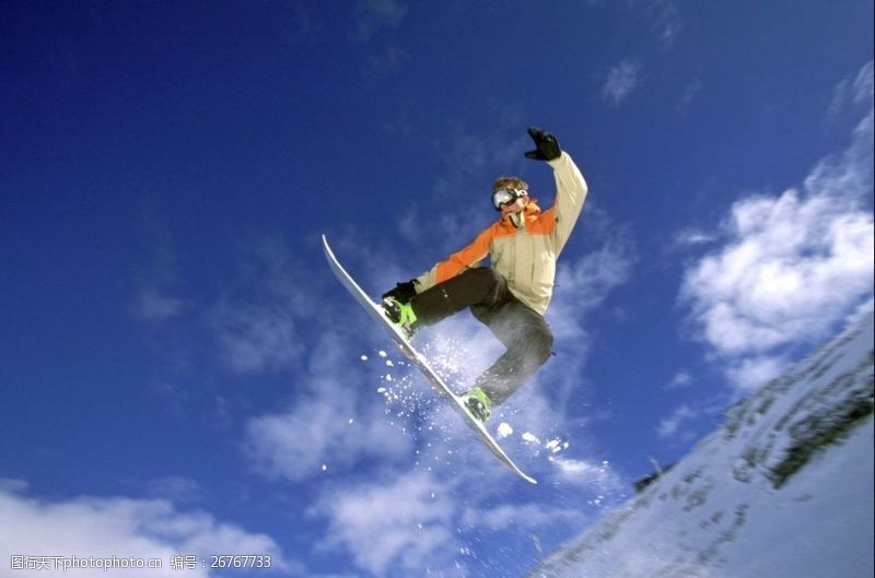 快充滑雪腾空男人PSD素材图片