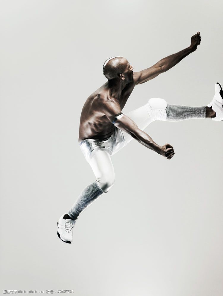 健身裤激情跳跃的非州男子图片图片