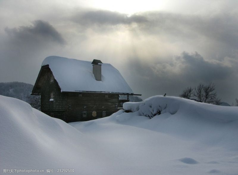 积雪雪景小屋