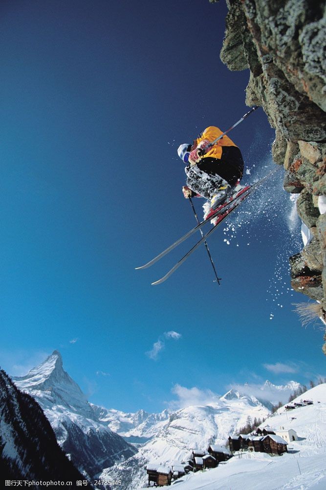 极限运动腾空飞跃的滑雪运动员图片