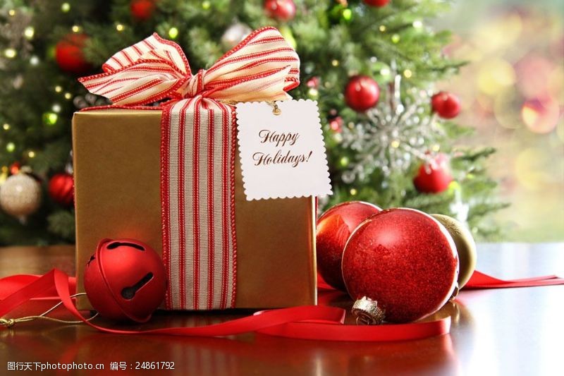 节日礼品圣诞礼品与彩球图片