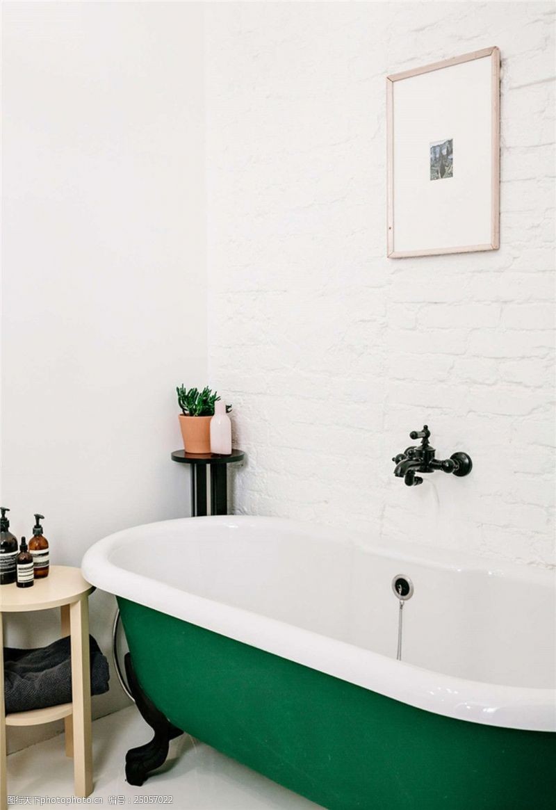 卫浴现代浴室绿色浴缸效果图