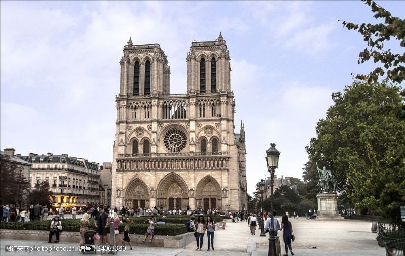 法国著名建筑巴黎圣母院大教堂