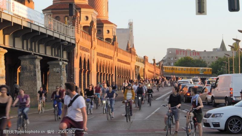 自行车比赛骑自行车穿越柏林的森塞特