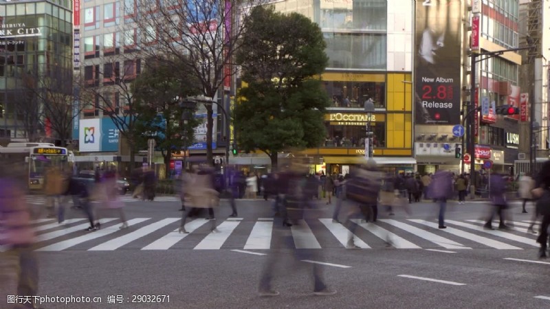 交叉口在东京的一个繁忙的十字路口延时