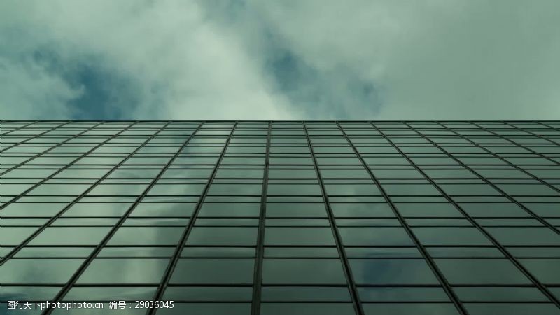公司大楼和云层时间流逝