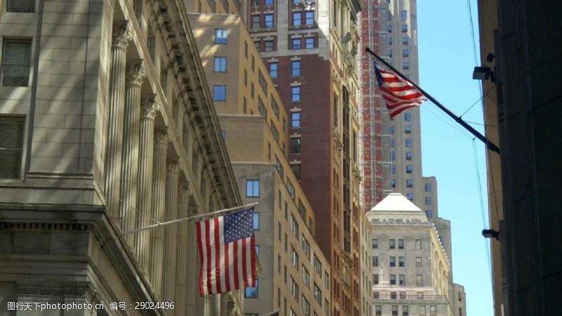 人道主义美国国旗在华尔街上飘扬