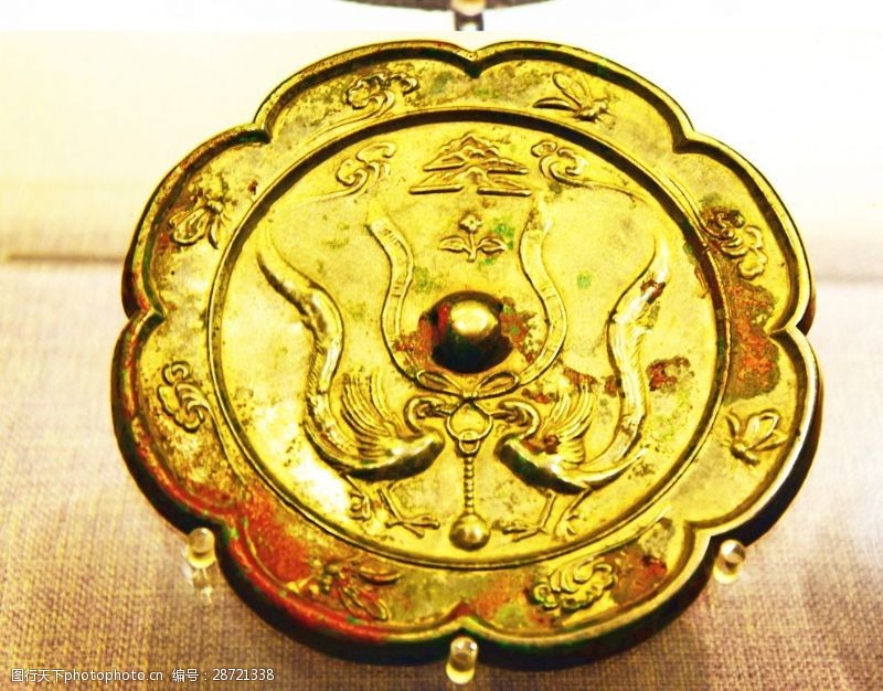 铜凤凰凤凰图案装饰的铜镜